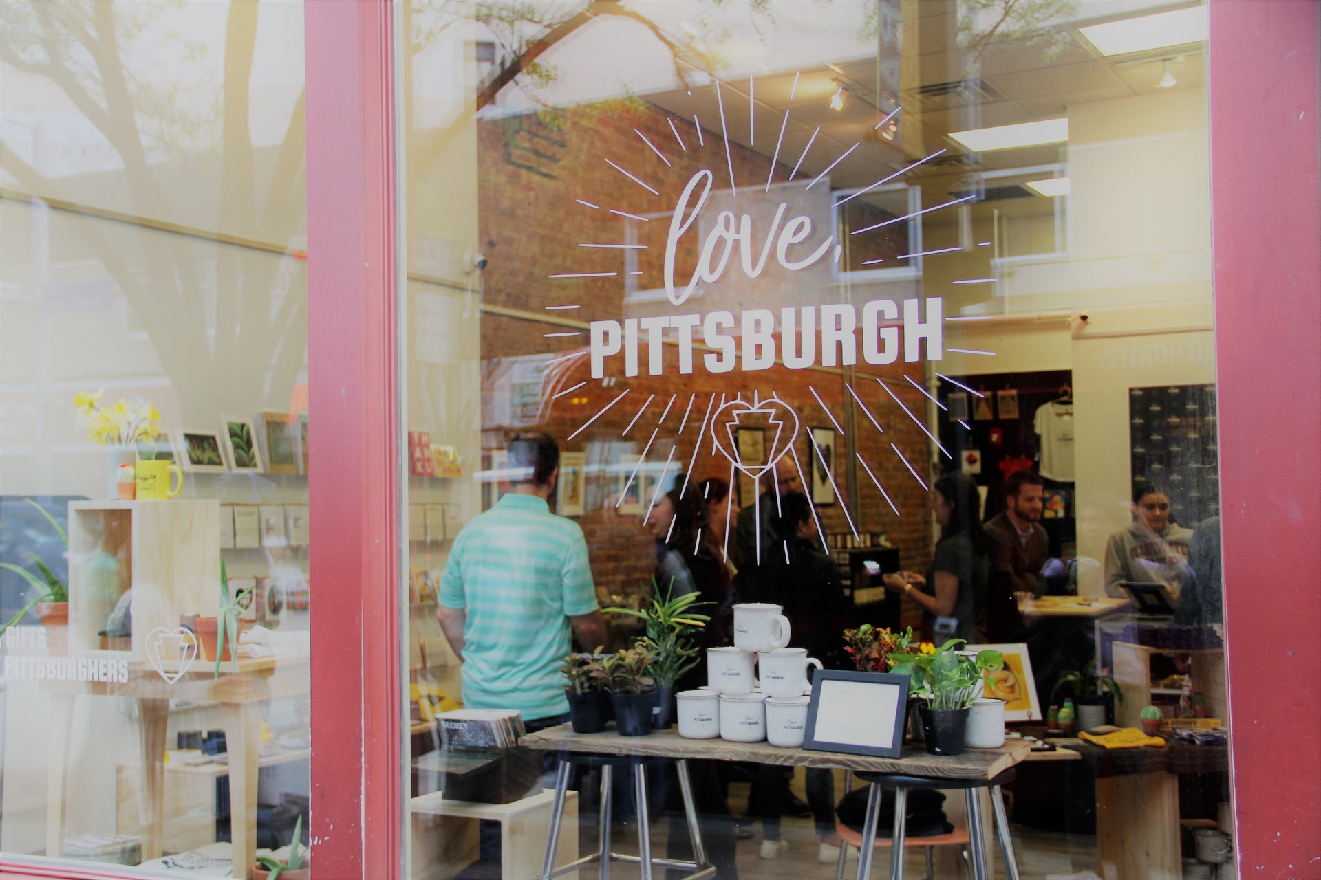 Owners of 'love, Pittsburgh' still love Downtown